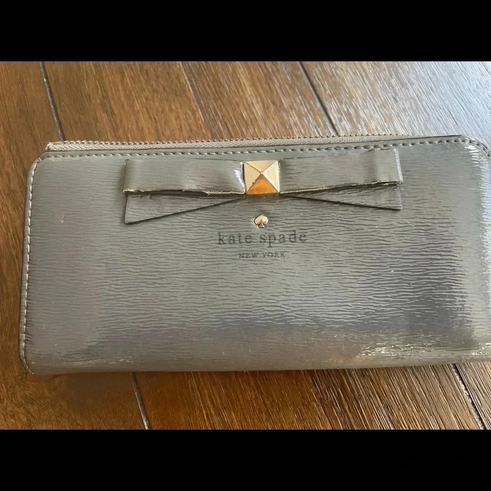 Kate Spade bow wallet